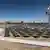 Espelhos da usina Sun-to-liquid, em Móstoles, direcionam luz do sol para reator
