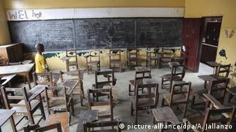  Liberia leeres Klassenzimmer einer Schule in Monrovia