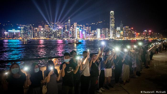 Hongkong | Menschenkette (Reuters/C. McGrath)