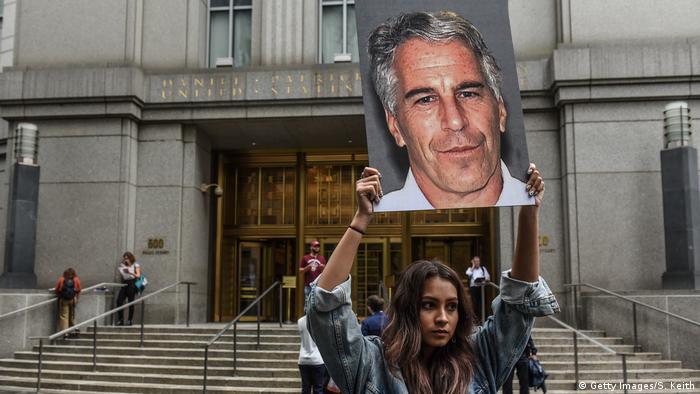 Ausschnitt: New York | Anklage Jeffrey Epstein Protest Hot Mess