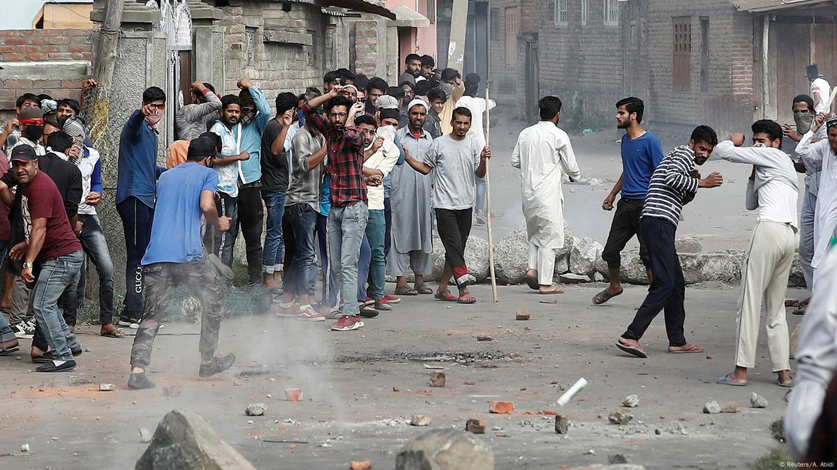 Jammu School Girl Sex - Kashmir protesters clash with security forces â€“ DW â€“ 08/24/2019