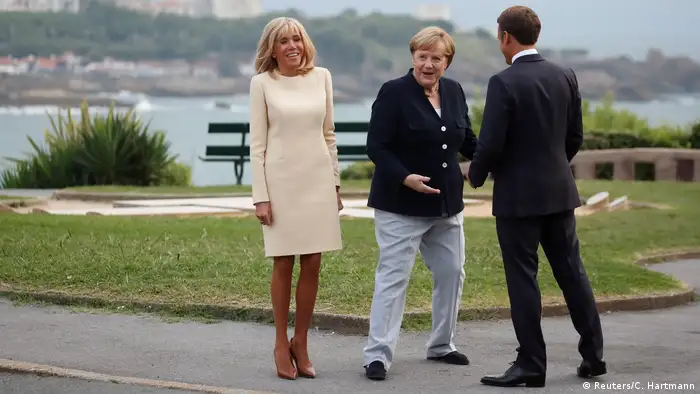 Frankreich Biarritz | G7 Gipfeltreffen: Brigitte Macron, Angela Merkel und Emmanuel Macron