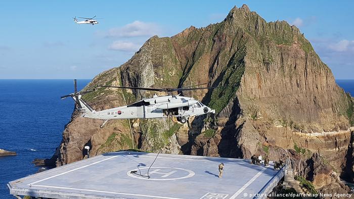 South Korean armed forces hold an exercise to defend the easternmost islets of Dokdo