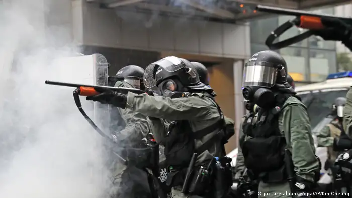 Hongkong Gewalt bei Protesten (picture-alliance/dpa/AP/Kin Cheung)