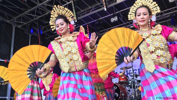 Sejumlah Kelompok yang Tak Peduli dengan Tradisi dan Budaya Indonesia