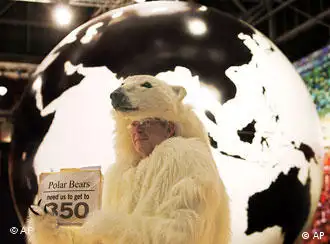 气候保护活动者以白熊的“身份”示警