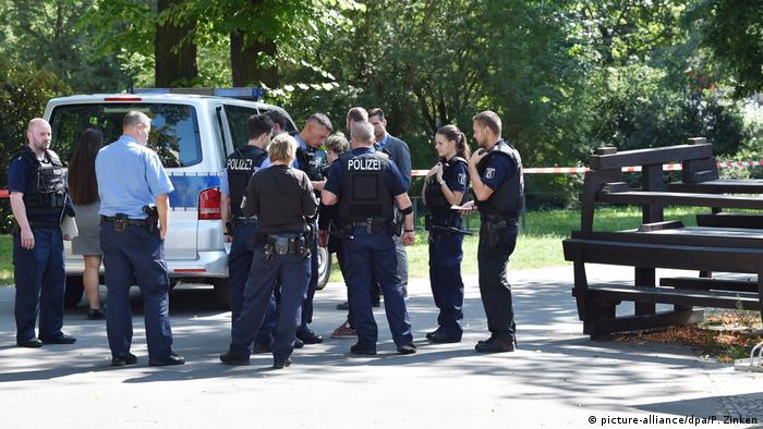 Полиция на месте убийства Зелимхана Хангошвили в центре Берлина, в парке Малый Тиргартен