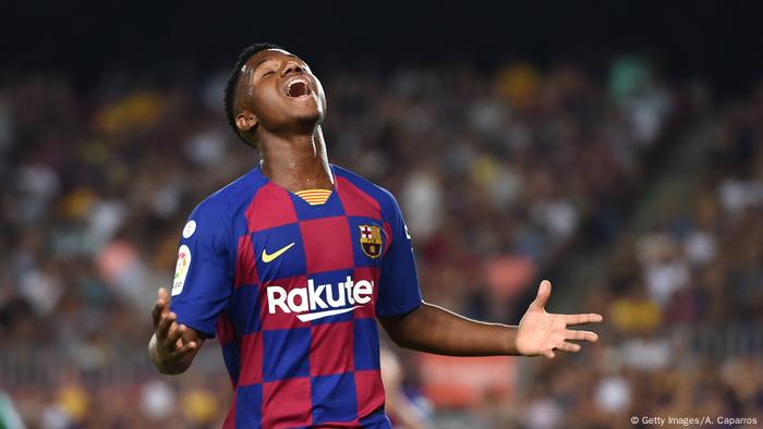 Borussia Dortmund Starlet Moukoko Could Debut Early Under New Age Proposal Sports German Football And Major International Sports News Dw 23 01 2020