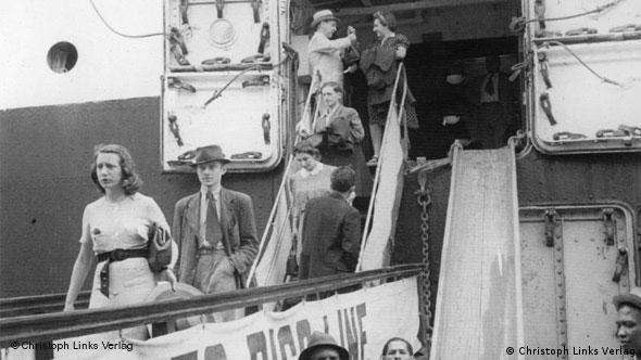 Deutsche und österreichische Juden bei der Ankunft in Ciudad Trujillo, ca. 1940/41. Copyright: Christoph Links Verlag