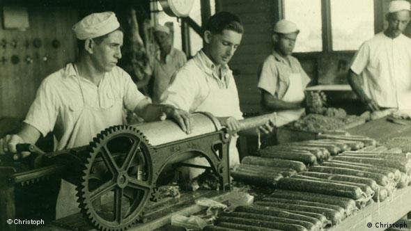 Fluchtpunkt Karibik. Nach 1945 begann man in Sosua mit der industriellen Wurstherstellung. Es gab auch koschere Salami! Copyright Christoph Links Verlag.