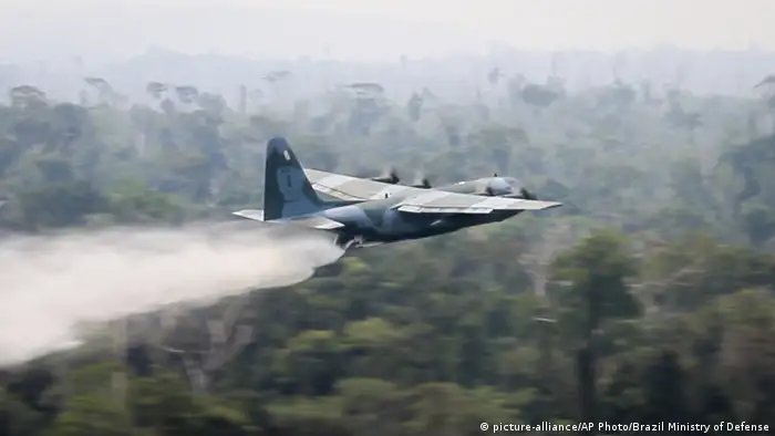 Brasilien Waldbrände Löschflugzeug