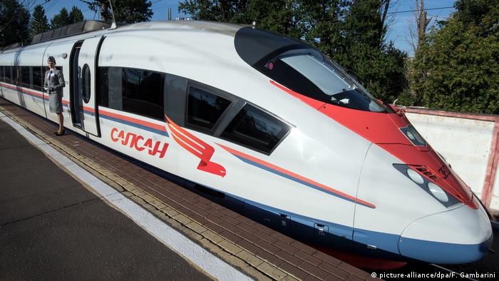 Высокоскоростной поезд Сапсан на Ленинградском вокзале в Москве