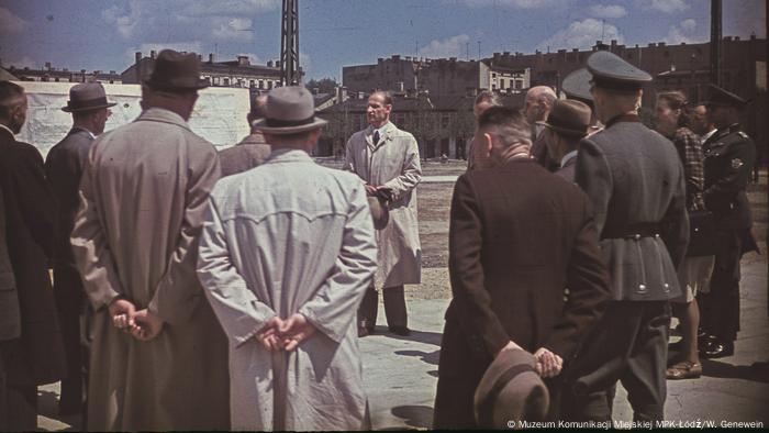 Der Oberbürgermeister von Litzmannstadt Werner Ventzki bei einem Ortstermin am 19.06.1943 