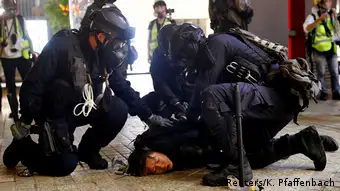 Hong Kong Erneut Zusammenstöße zwischen Polizei und Demonstranten