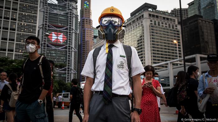 Hongkong Student Schüler Gasmaske Schutzbrille (Getty Images/C. McGrath)