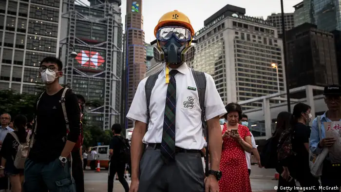 Hongkong Student Schüler Gasmaske Schutzbrille (Getty Images/C. McGrath)