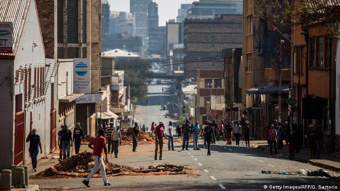 Violencia xenófoba en Sudáfrica desata ola de críticas | El Mundo | DW |  