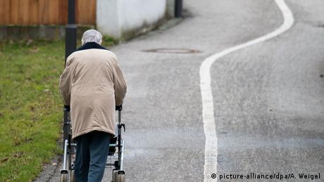 Caregivers face difficult labor conditions in Germany