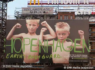这幅宣传画上写着：哥本哈根－地球的保镖，全世界都寄予了希望
