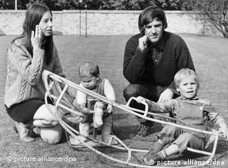 杜契克和妻子、孩子在英国剑桥