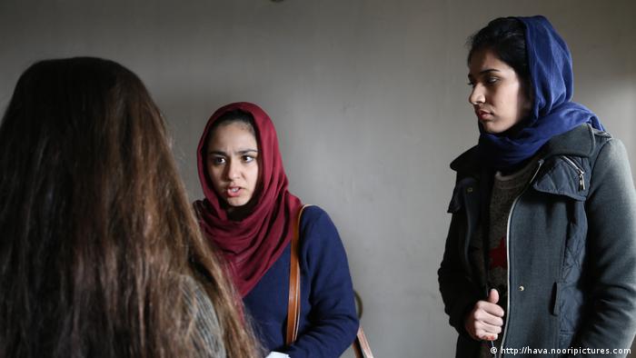 Filmstill aus dem Film: Hava, Maryam, Ayesha: Drei Frauen sprechen miteinander