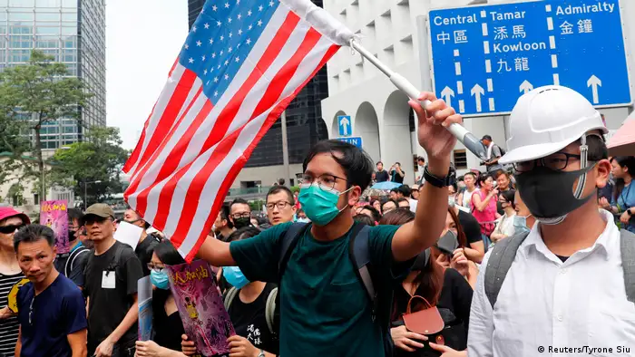 Hongkong Proteste mit US-Flagge
