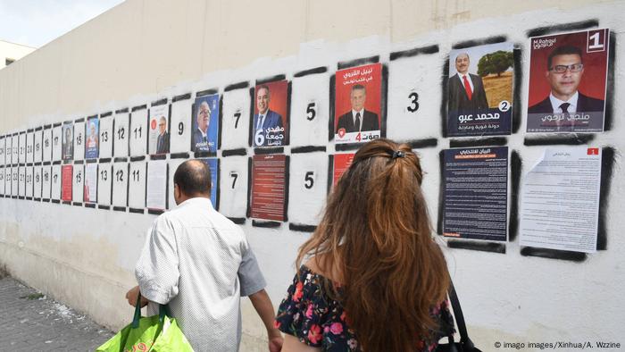 Tunesien | Präsidentschaftswahlkampf | Wahlplakate in Tunis (imago images/Xinhua/A. Wzzine)