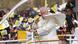 Papst Franziskus winkt Gläubigen auf dem Weg zur Messe zu - es ist der erste Besuch des katholischen Oberhaupts Papst Franziskus winkt Gläubigen auf dem Weg zur Messe zu - es ist der erste Besuch des katholischen Oberhaupts