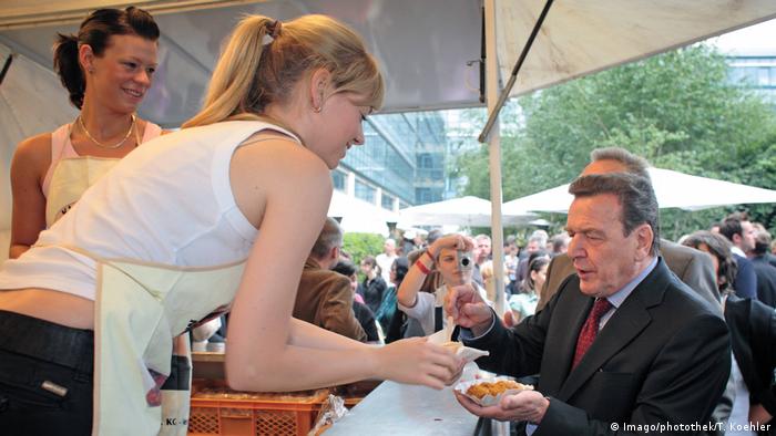 Former Chancellor Gerhard Schroeder is a well-known connoisseur of currywurst