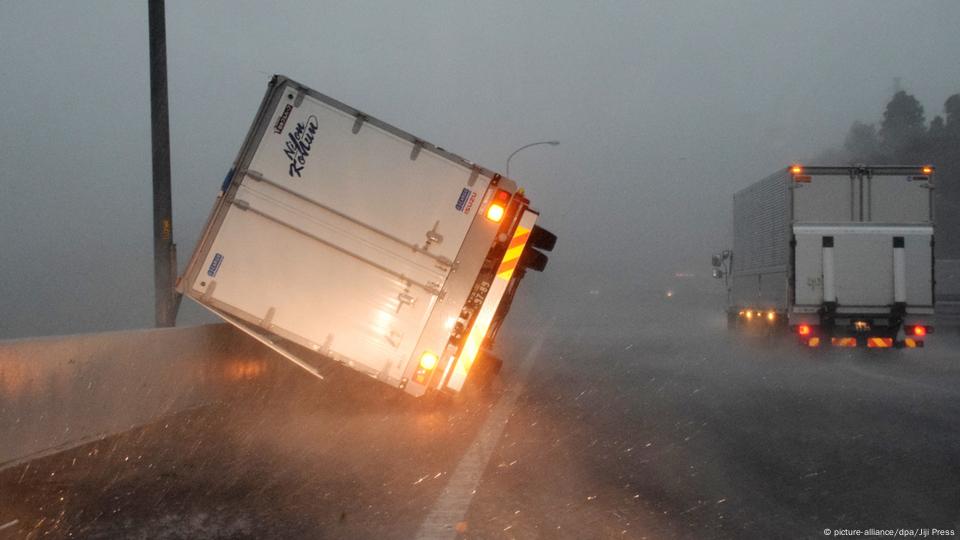 Typhoon Faxai causes chaos in Japan – DW – 09/09/2019