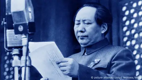 Mao Zedong - Ausrufung der Volksrepublik China (1949) (picture-alliance/United Archives/WHA)