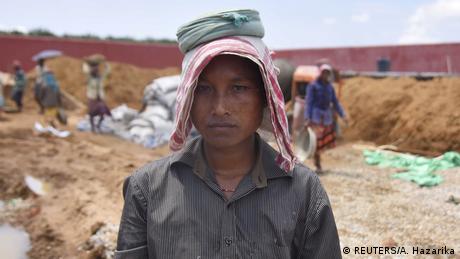 Während Indiens erstes Lager für illegale Einwanderer gebaut wird, befürchten einige Arbeiter, dort festgehalten zu werden. (REUTERS/A. Hazarika)