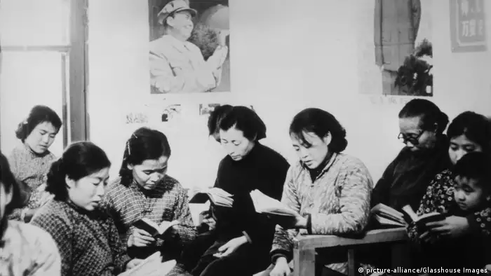 06 - 60 Jahre China im Umbruch | Die Kulturrevolution | Personenkult (picture-alliance/Glasshouse Images)