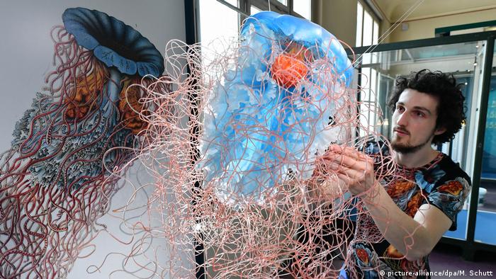 Don T Use The Term Race German Scientists Urge News Dw 11 09 2019