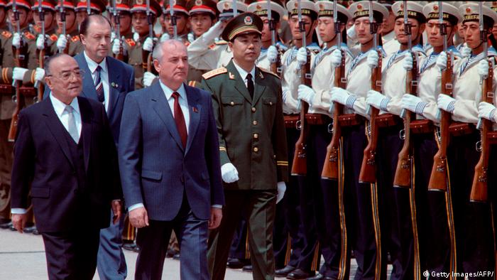 BG China | Das Jahrzent der Proteste 08 | Präsident Yang Shangkun und Michail Gorbatschow (Getty Images/AFP/)
