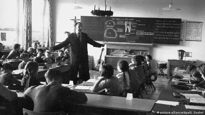 100 Jahre Grundschule | Volksschule in Bayern 1960 (picture-alliance/dpa/G. Goebel)