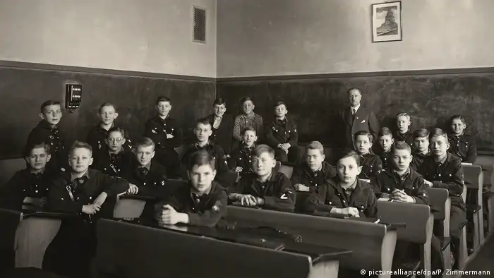 100 Jahre Grundschule | Klassenfoto 1939 (picturealliance/dpa/P. Zimmermann)