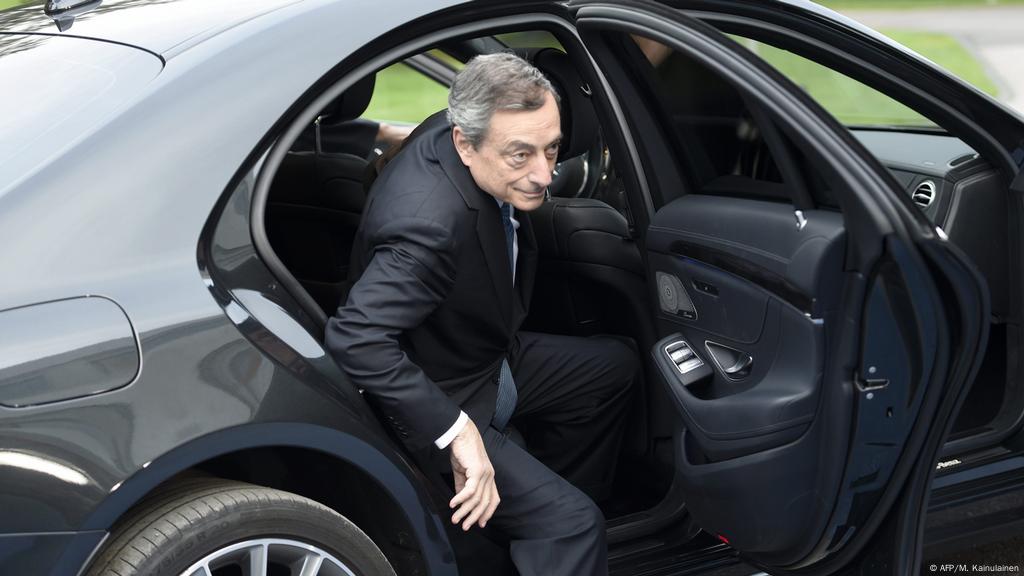 Italy Ex Ecb Chief Mario Draghi Tapped To Form Technocrat Government News Dw 03 02 2021