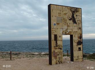Das Denkmal La Porta d'Europa auf der italienischen Insel Lampedusa (Foto: DW)