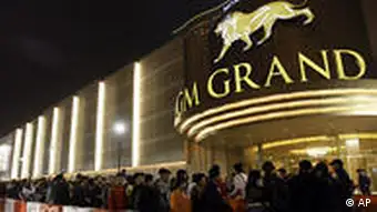 Visitors queue up for entry of the new MGM Grand Macau casino resort after the opening ceremony in Macau, Tuesday, Dec. 18, 2007. The MGM Grand Macau opens its doors Tuesday, becoming the latest Las Vegas-backed casino to crowd into the tiny Chinese gambling enclave hoping to lure China's newly-minted middle-class.The US$1.25 billion (850 million) MGM Grand is a joint venture between Las Vegas casino operator MGM Mirage and Pansy Ho, the daughter of Macau's former casino kingpin, Stanley Ho. (AP Photo/Vincent Yu)