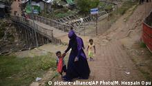 A general view of Nayapara Rohingya refugee camp in Cox's Bazar, Bangladesh, Thursday, Aug.22, 2019. Bangladesh's refugee commissioner said Thursday that no Rohingya Muslims turned up to return to Myanmar from camps in the South Asian nation. (AP Photo/Mahmud Hossain Opu) |