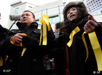 刘晓波案开庭时支持者在法庭外声援(2009年12月23日)
