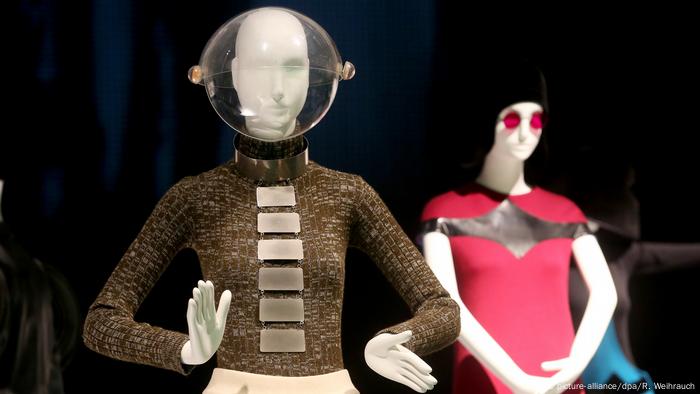 Pierre Cardin Iconic Fashion Designer Honored In Fashion Futurist Show Culture Arts Music And Lifestyle Reporting From Germany Dw 09 19