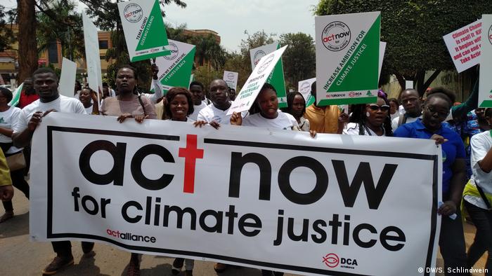 Klimaprotestmarsch in der ugandischen Hauptstadt Kampala
