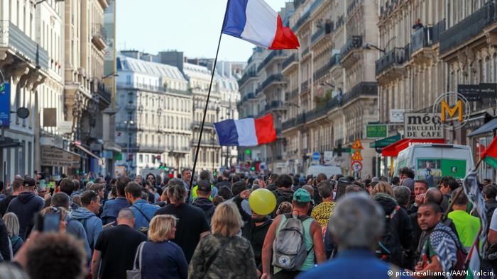 Акция протеста желтых жилетов в Париже