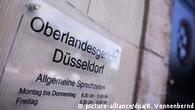 ARCHIV - 17.05.2018, Nordrhein-Westfalen, Düsseldorf: Blick auf den Eingang zum Oberlandesgericht. Vor dem Oberlandesgericht (OLG) Düsseldorf beginnt am Montag ein Terrorprozess gegen einen Mann aus Sri Lanka. Dem 37-Jährigen wird nach Angaben des Gerichts unter anderem die Begehung von Kriegsverbrechen vorgeworfen. Er soll als Mitglied der terroristischen Vereinigung «Liberation Tigers of Tamil Eelam (LTTE)» auch an einer Hinrichtung von Soldaten der sri-lankischen Regierungsarmee mitgewirkt haben. Foto: Rolf Vennenbernd/dpa +++ dpa-Bildfunk +++ | Verwendung weltweit
