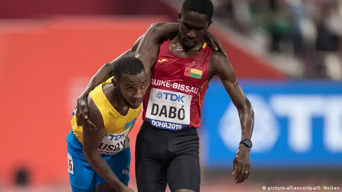 Katar | Leichtathletik Weltmeisterschaften in Doha 2019 - Braima Suncar Dabo und Jonathan Busby (picture-alliance/dpa/O. Weiken)