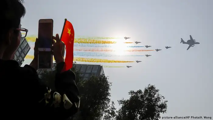 Peking Parade 70 Jahre Volksrepublik China (picture-alliance/AP Photo/A. Wong)