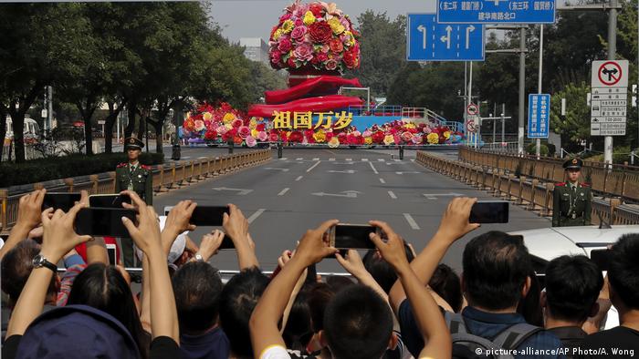 Peking Parade 70 Jahre Volksrepublik China (picture-alliance/AP Photo/A. Wong)
