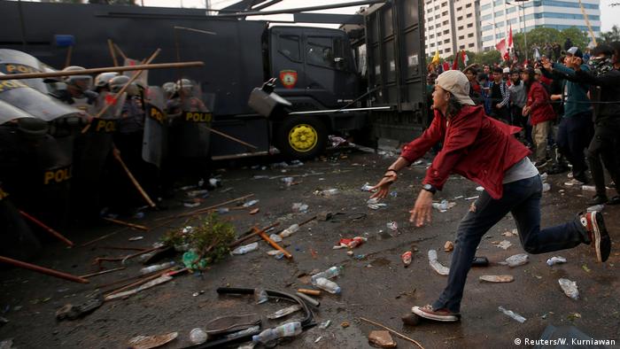 Indonesien Protesten gegen neue Gesetze (Reuters/W. Kurniawan)